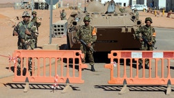  Algerian soldiers will start protecting sensitive hydrocarbon sites and electrical plants in this energy-rich country, officials told journalists touring a gas complex where a recent standoff between militants and the army left dozens of foreign hostages dead.